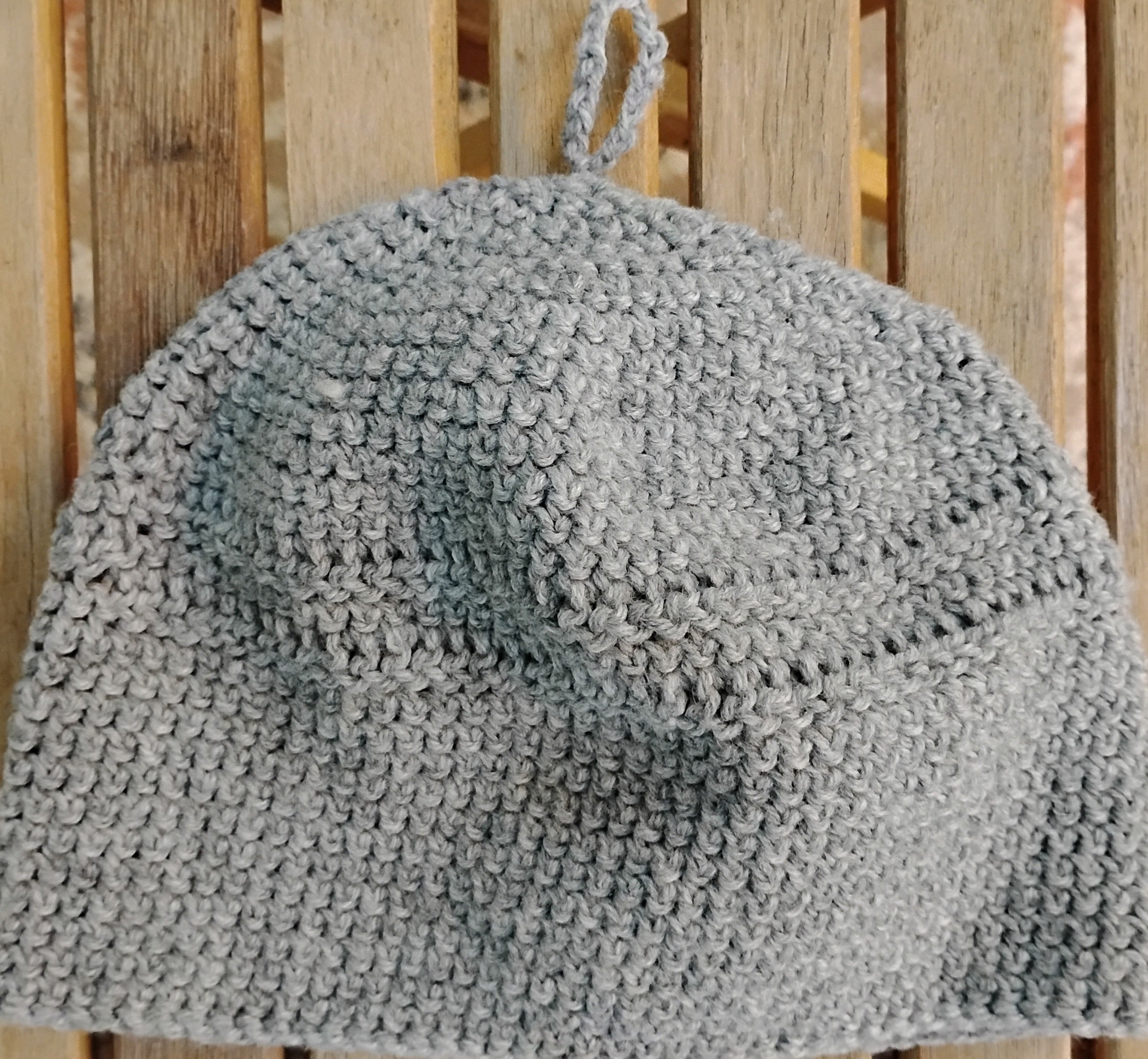 Hat H