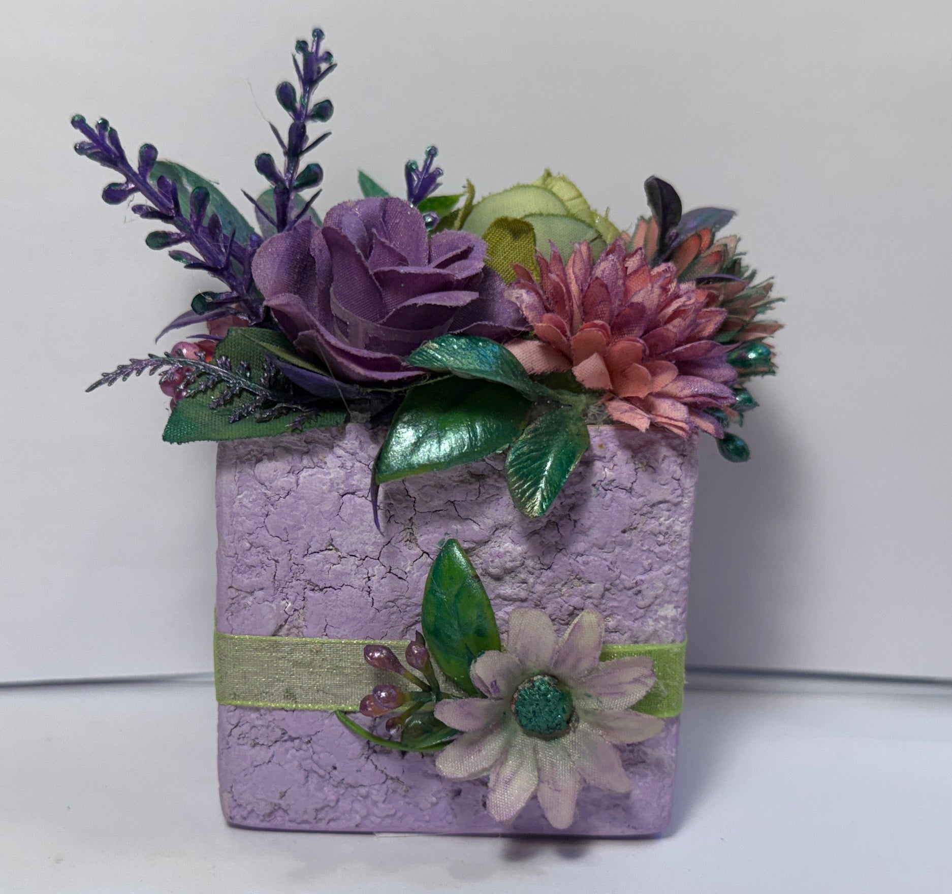 Front image Size wooden box Height 2.2 in /  2.5, With flowers Height 4.2 in / Width 4.1 in