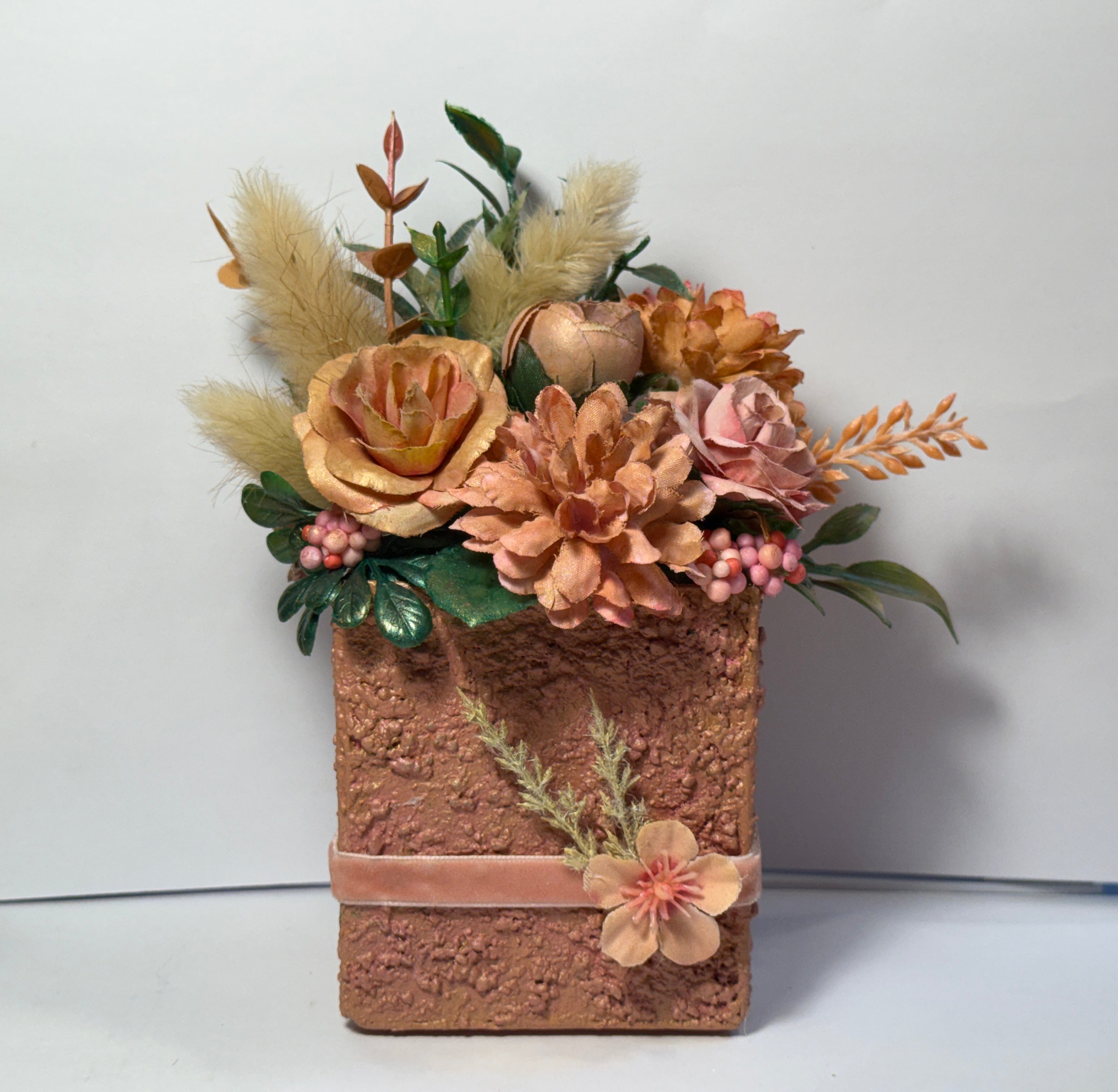 Front image Size Height wooden box 3.4 in / Width 3.0 in With flowers Height 6.5 in / Width 6.0 in
