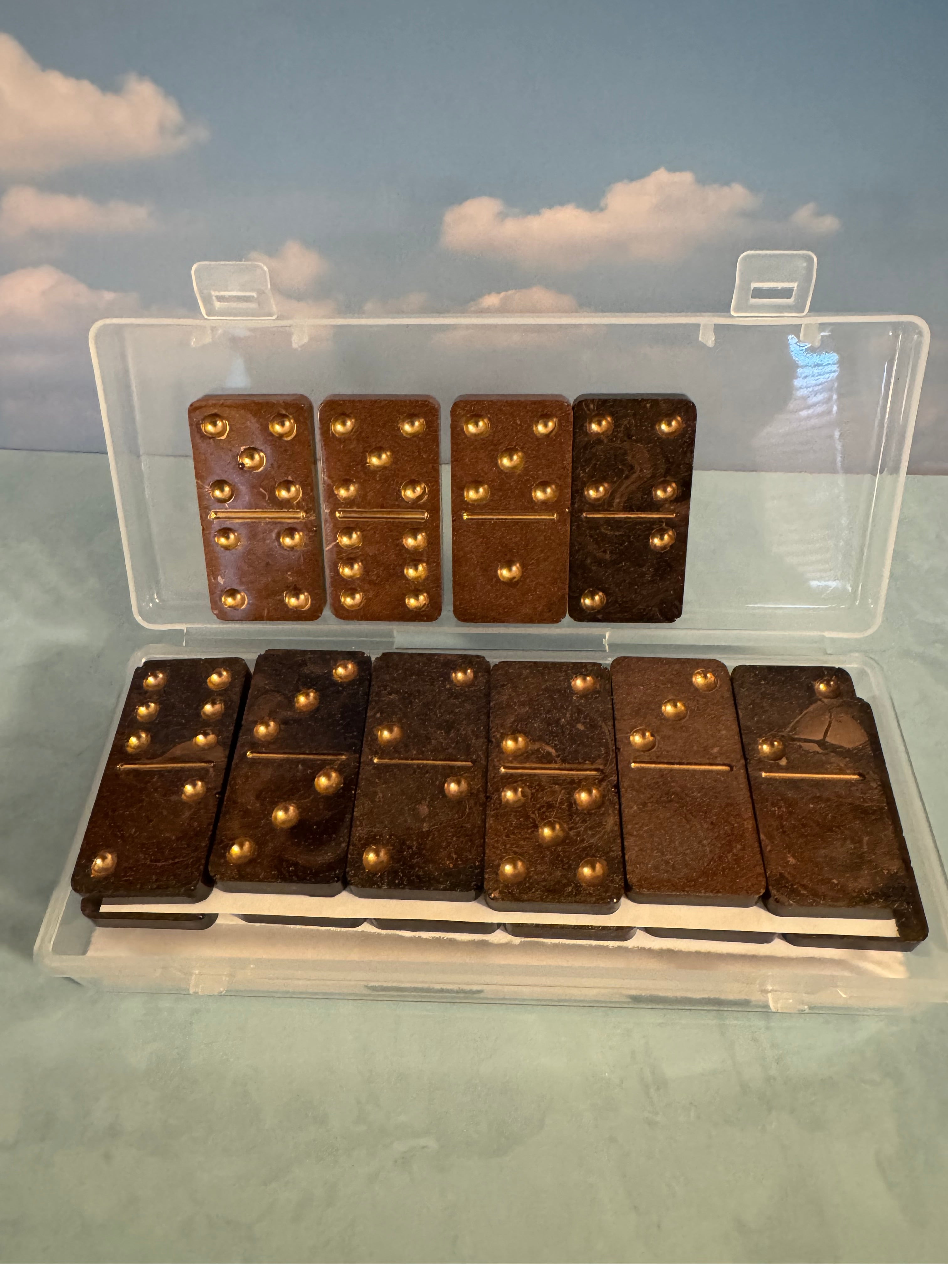 Brown and gold Domino’s set