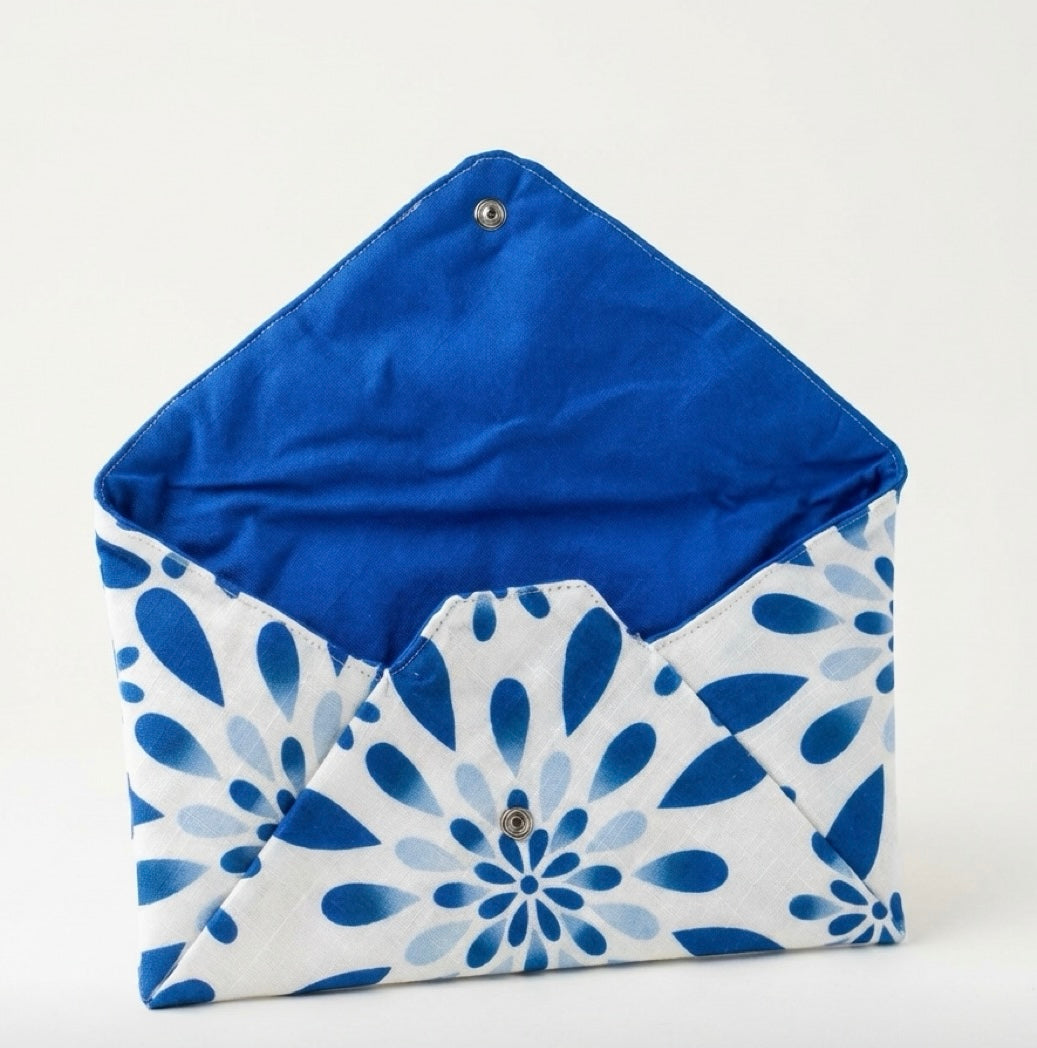 Envelope clutch