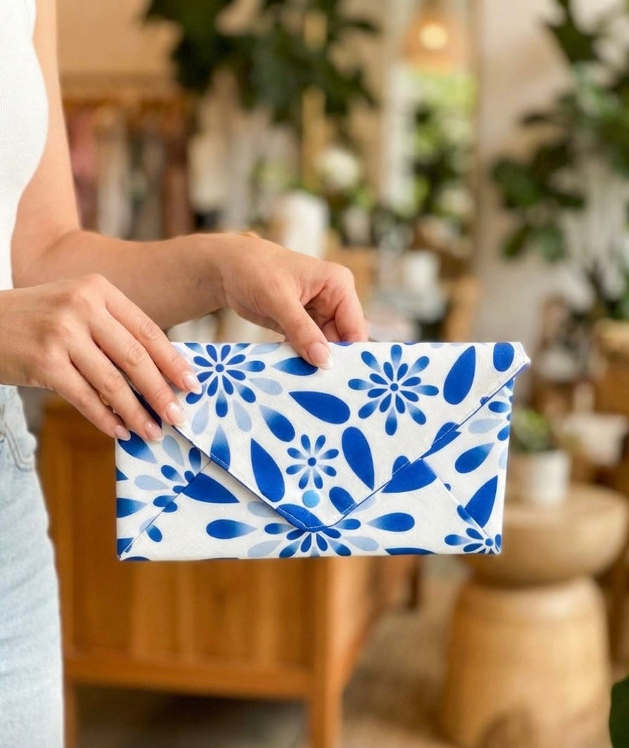 Envelope clutch