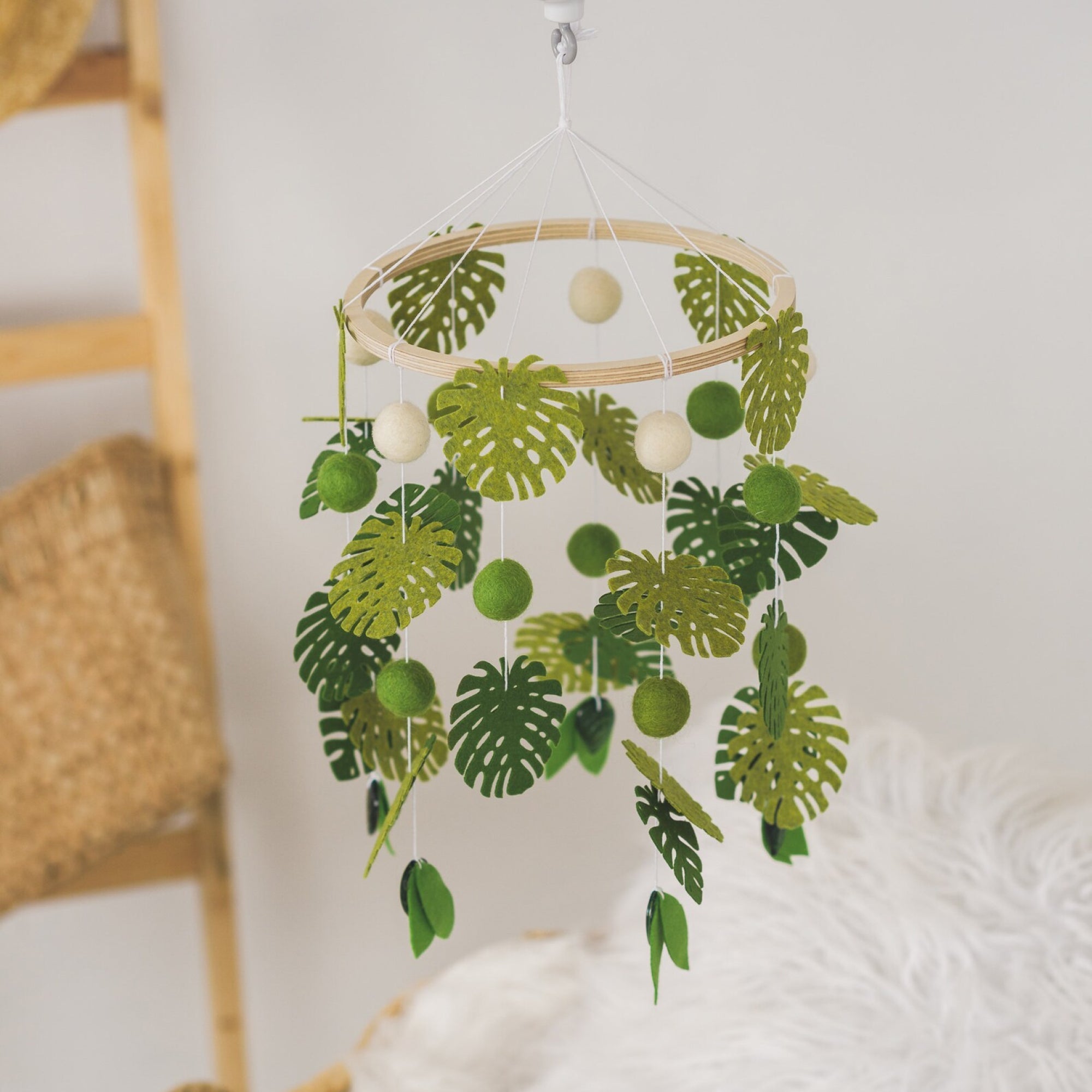 Felt baby mobile with monstera leafs for nursery decor or baby shower gift.